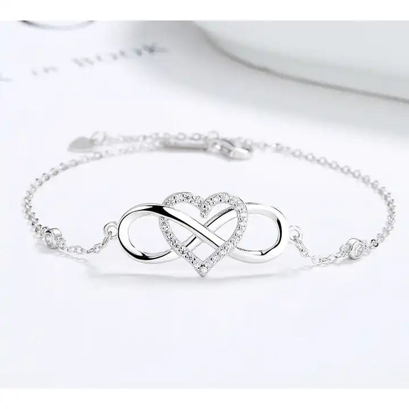 Eternal Love Heart Bracelet - Timeless Silver Jewelry for Any Occasion